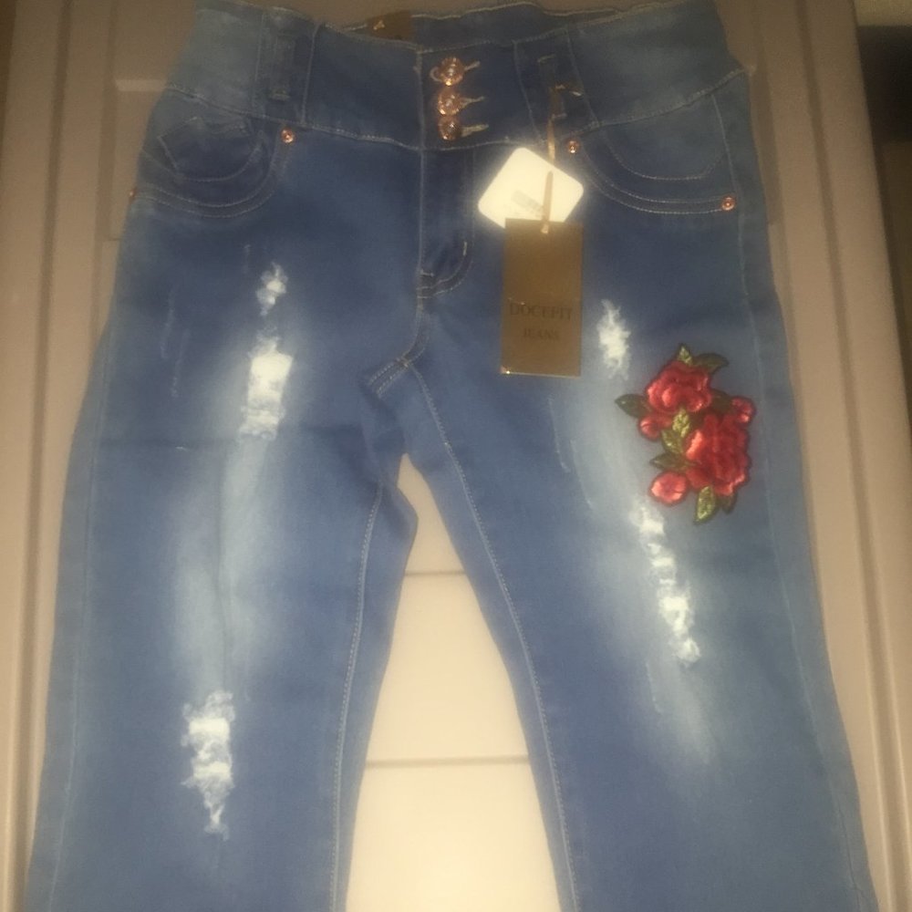 LIGHT BLUE CAPRI SHORTS